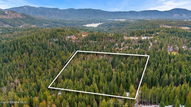 17875 N Richards Dr, Hayden, ID 83835