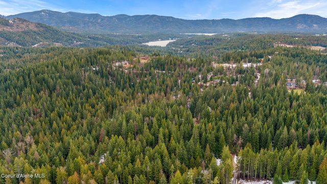 17875 N Richards Dr, Hayden, ID 83835