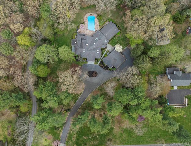 1095 Pine Valley Road, Upper Brookville, NY 11771