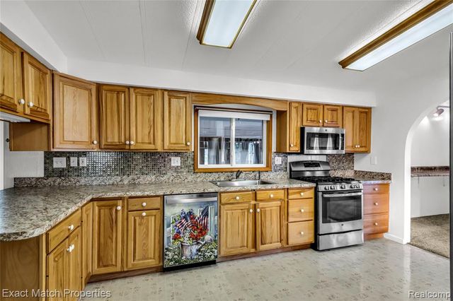 5468 Lippincott Road, Lapeer, MI 48446