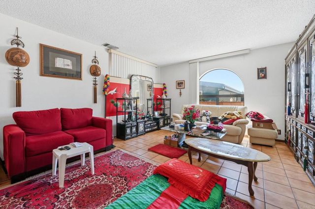 634 Via Santa Cruz, Vista, CA 92081