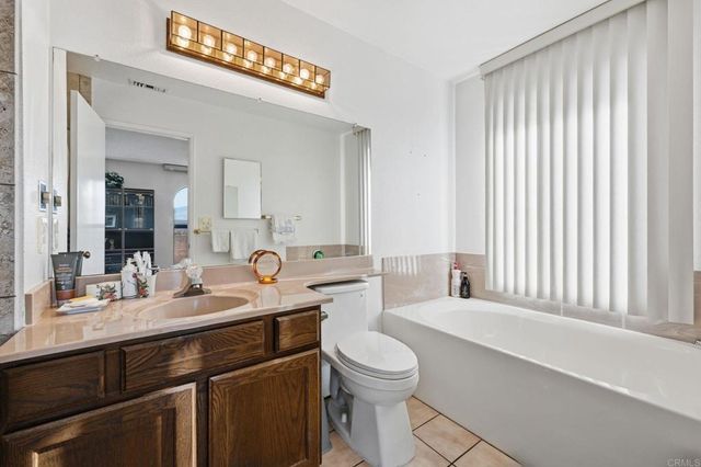 634 Via Santa Cruz, Vista, CA 92081