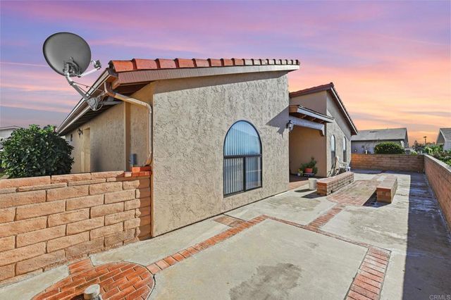 634 Via Santa Cruz, Vista, CA 92081