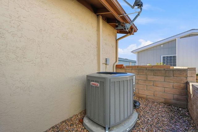 634 Via Santa Cruz, Vista, CA 92081