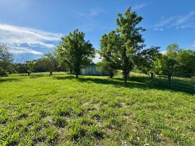 1 Topsy Store Rd, Waynesboro, TN 38485