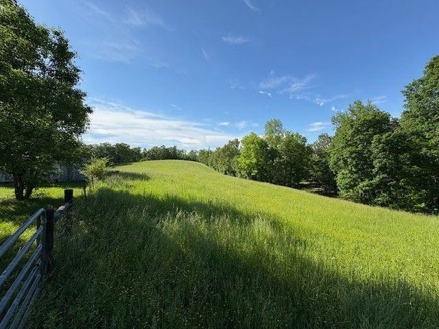 1 Topsy Store Rd, Waynesboro, TN 38485