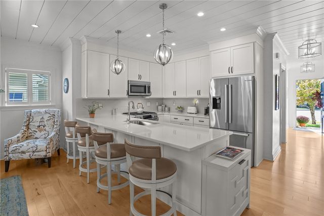 59 Travelers Court, East Greenwich, RI 02818