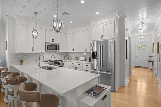 59 Travelers Court, East Greenwich, RI 02818