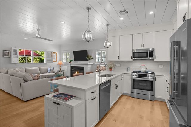 59 Travelers Court, East Greenwich, RI 02818