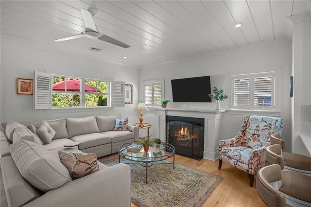 59 Travelers Court, East Greenwich, RI 02818