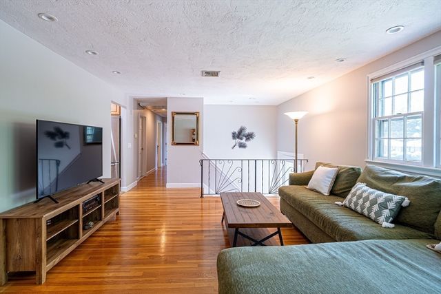 32 Eaton Road W, Framingham, MA 01701