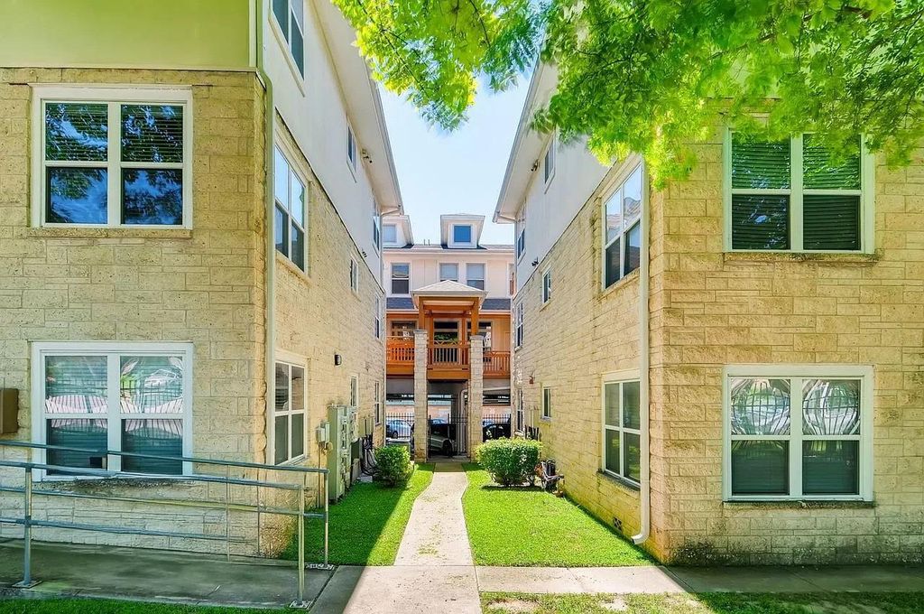 305 E 31st ST 7, Austin, TX 78705