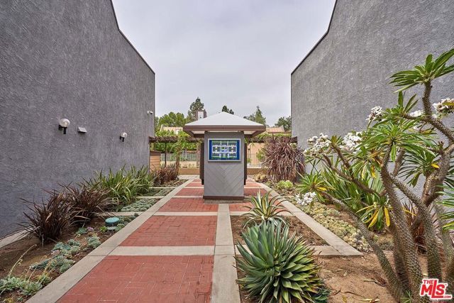 421 S Van Ness Avenue 8, Los Angeles, CA 90020