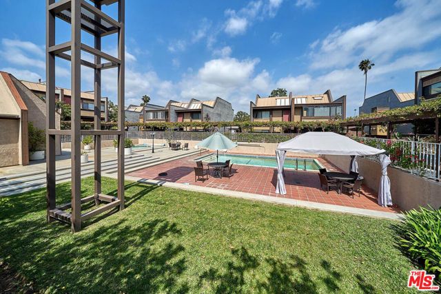 421 S Van Ness Avenue 8, Los Angeles, CA 90020