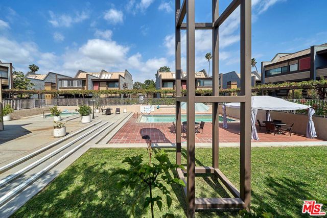 421 S Van Ness Avenue 8, Los Angeles, CA 90020