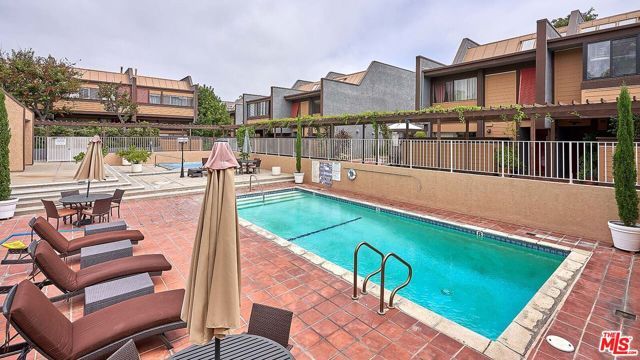 421 S Van Ness Avenue 8, Los Angeles, CA 90020