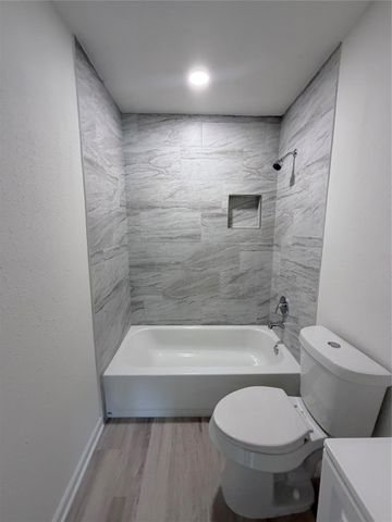 8837 Oak Knoll Lane, Houston, TX 77078