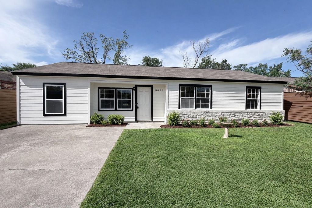 8837 Oak Knoll Lane, Houston, TX 77078