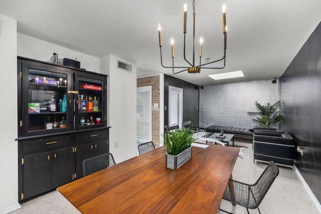 7902 Richmond Avenue, Houston, TX 77063