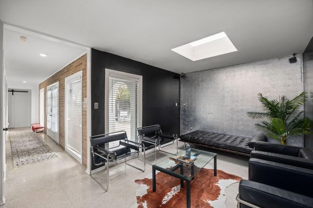 7902 Richmond Avenue, Houston, TX 77063