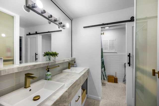 7902 Richmond Avenue, Houston, TX 77063