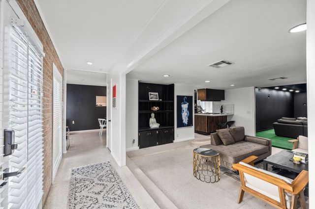 7902 Richmond Avenue, Houston, TX 77063
