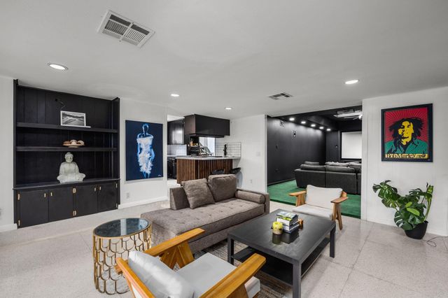 7902 Richmond Avenue, Houston, TX 77063