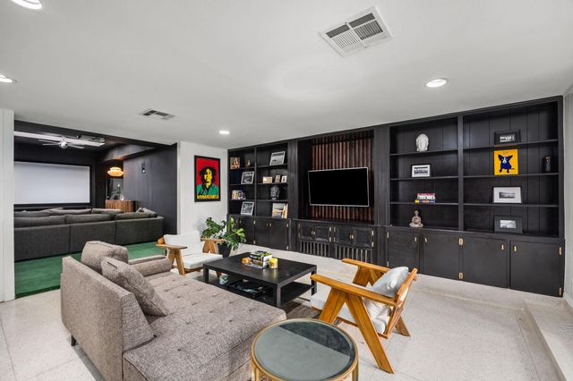 7902 Richmond Avenue, Houston, TX 77063