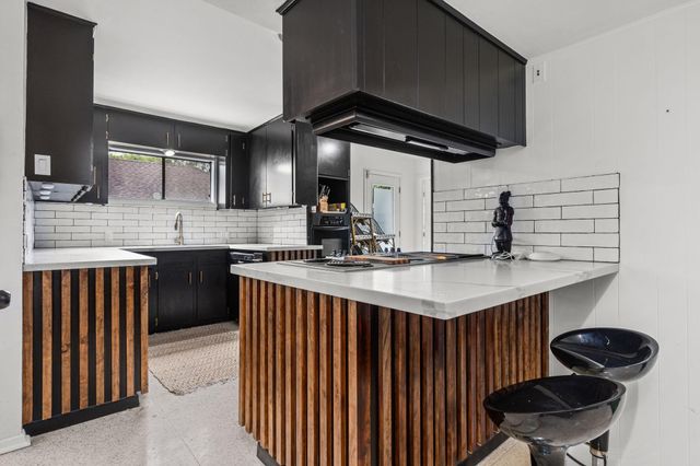 7902 Richmond Avenue, Houston, TX 77063