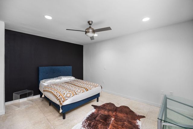 7902 Richmond Avenue, Houston, TX 77063