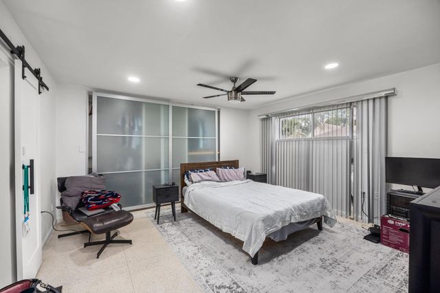 7902 Richmond Avenue, Houston, TX 77063