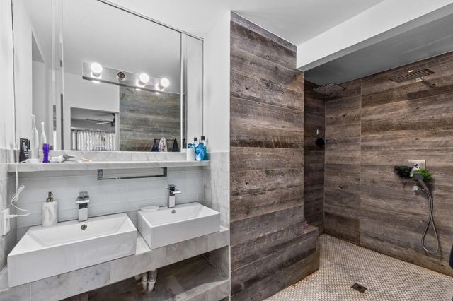 7902 Richmond Avenue, Houston, TX 77063