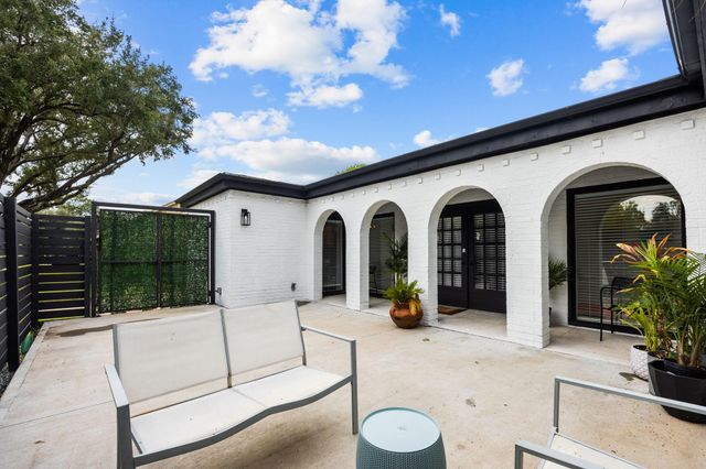 7902 Richmond Avenue, Houston, TX 77063