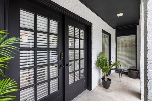 7902 Richmond Avenue, Houston, TX 77063