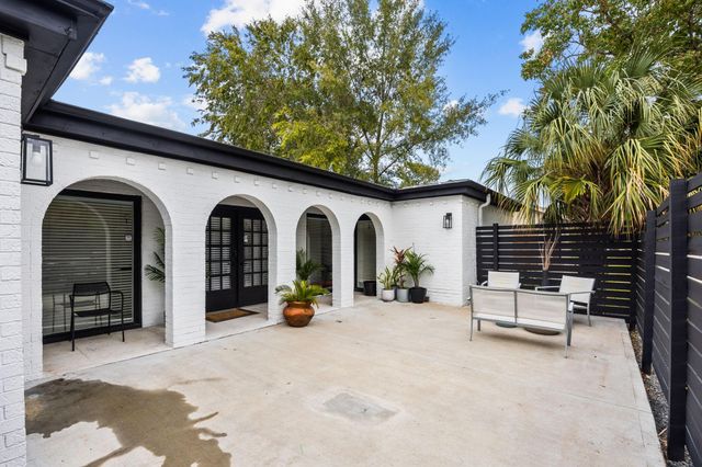 7902 Richmond Avenue, Houston, TX 77063