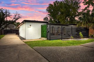 7902 Richmond Avenue, Houston, TX 77063
