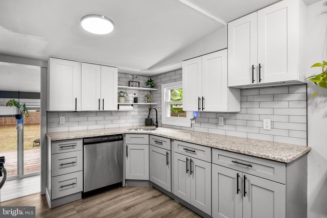 72 E 9TH AVE, Pine Hill, NJ 08021