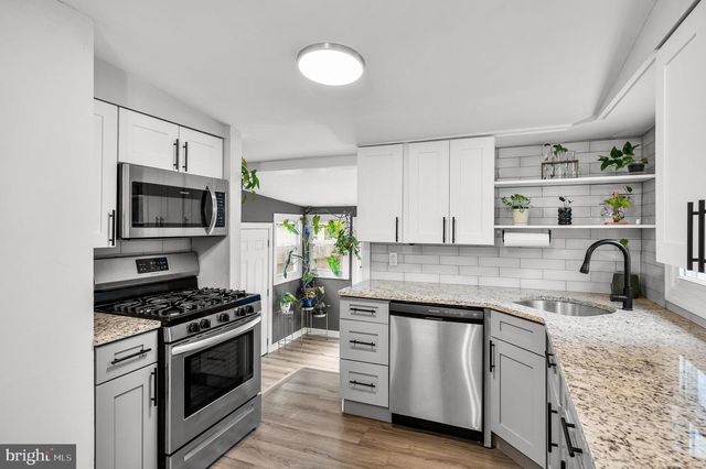 72 E 9TH AVE, Pine Hill, NJ 08021