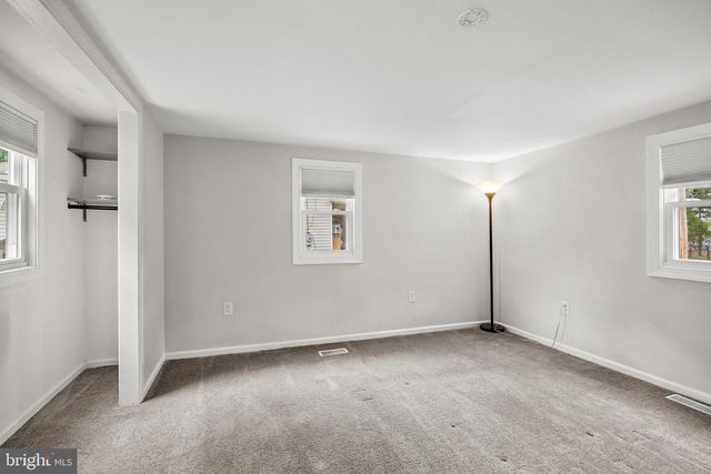 72 E 9TH AVE, Pine Hill, NJ 08021