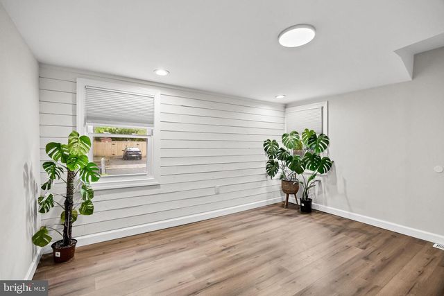 72 E 9TH AVE, Pine Hill, NJ 08021