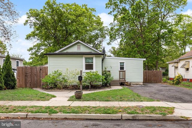 72 E 9TH AVE, Pine Hill, NJ 08021