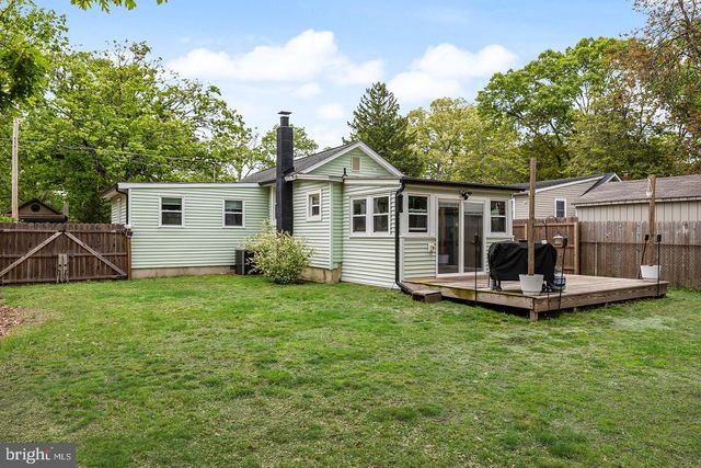 72 E 9TH AVE, Pine Hill, NJ 08021