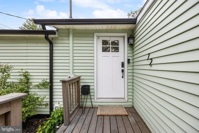 72 E 9TH AVE, Pine Hill, NJ 08021