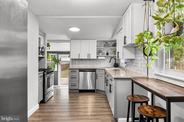 72 E 9TH AVE, Pine Hill, NJ 08021