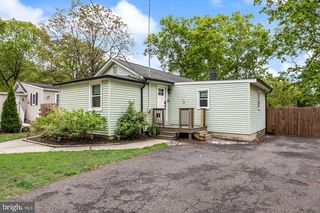 72 E 9TH AVE, Pine Hill, NJ 08021