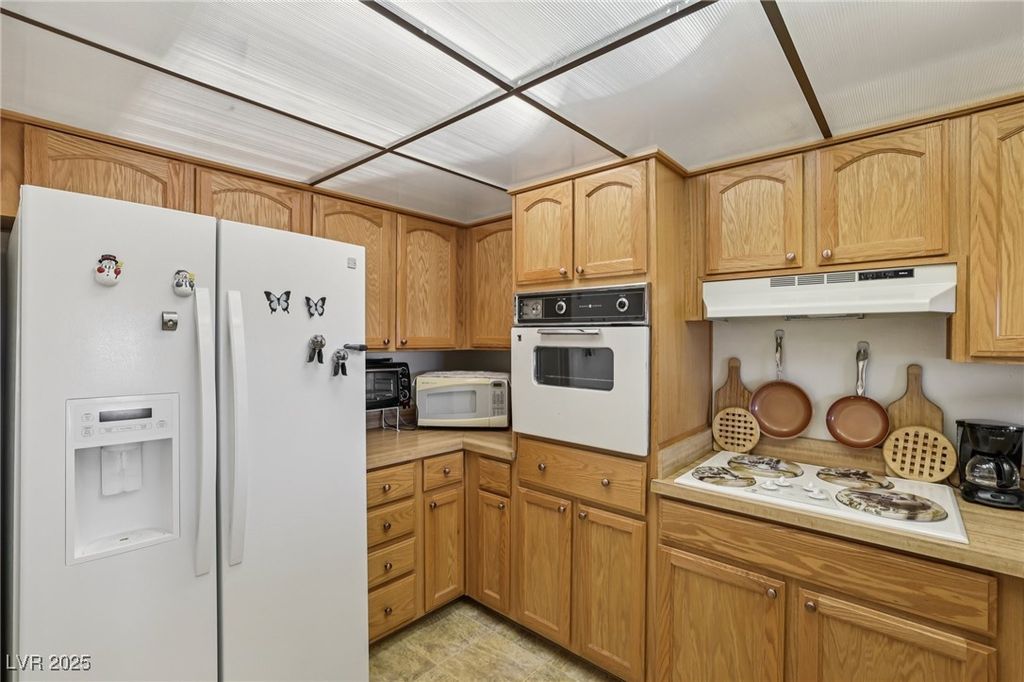 Image 13 of property listing at 750 South Royal Crest Circle 345, Las Vegas, NV 89169