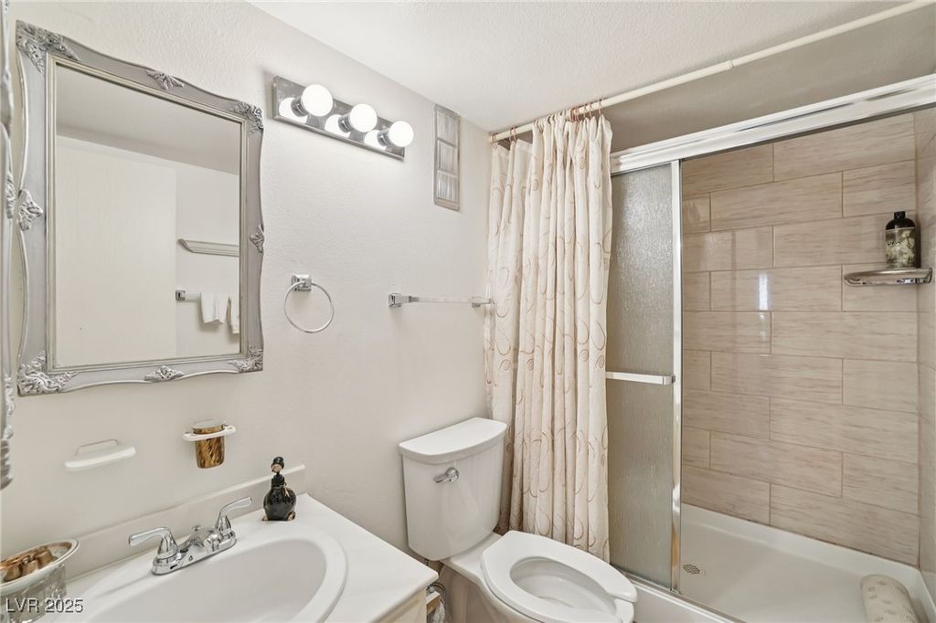 Image 16 of property listing at 750 South Royal Crest Circle 345, Las Vegas, NV 89169