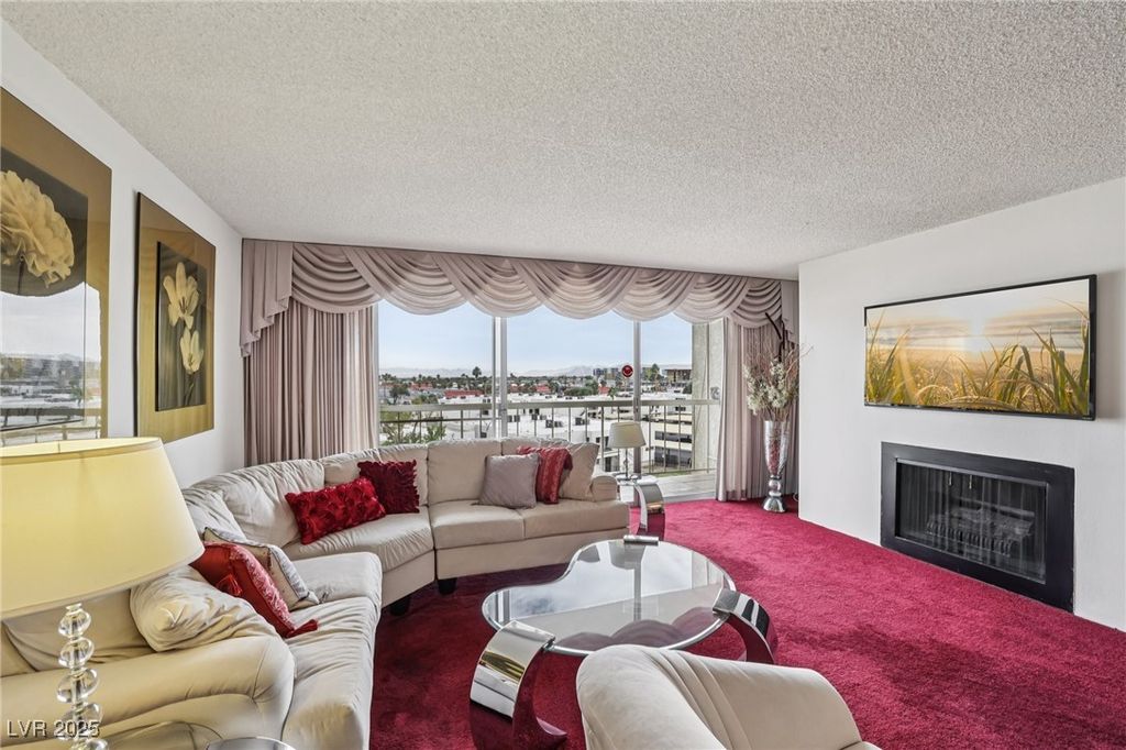 Image 7 of property listing at 750 South Royal Crest Circle 345, Las Vegas, NV 89169