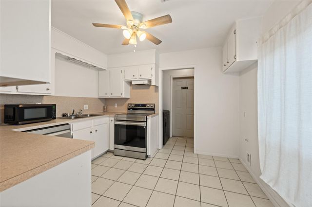 614 Normal Park Drive, Huntsville, TX 77320