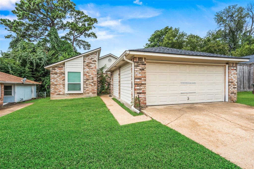 614 Normal Park Drive, Huntsville, TX 77320